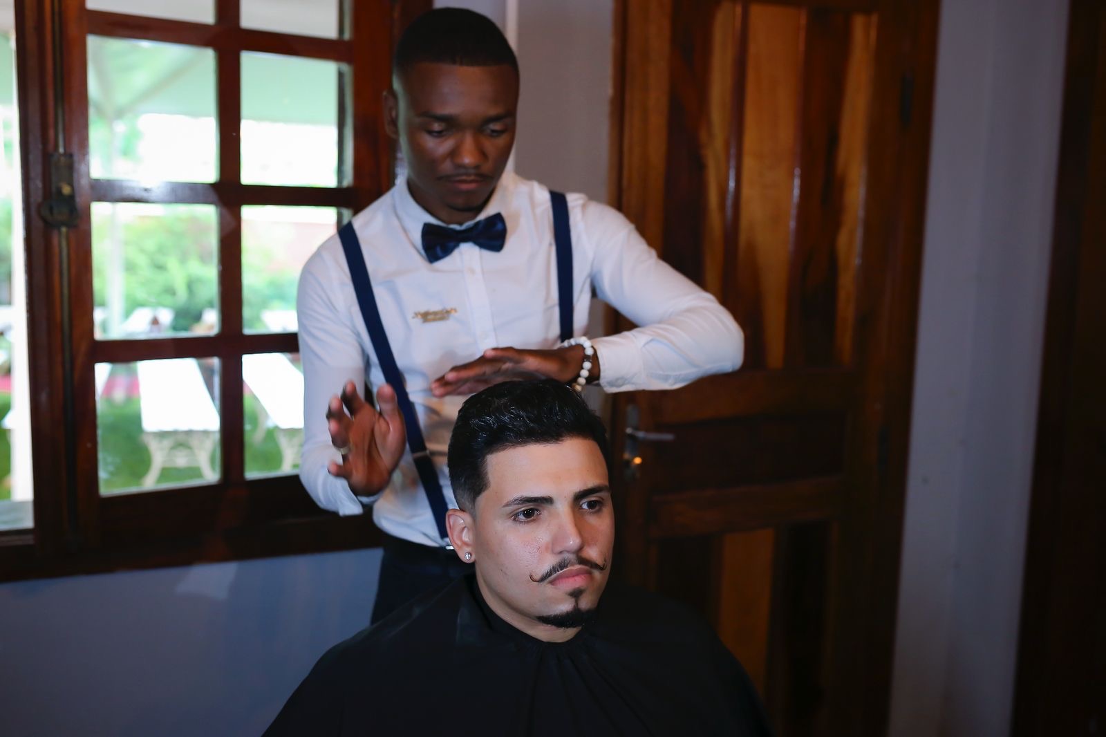 Preparação do noivo para casamento